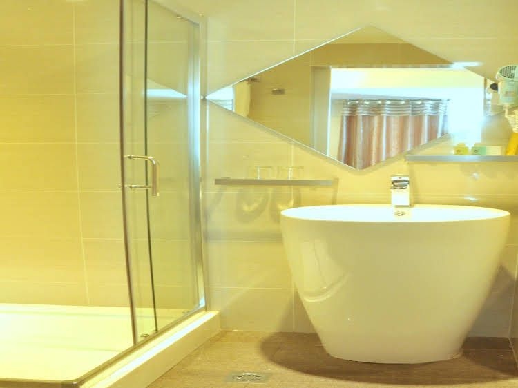 อีส โฮเต็ล (Ease Hotel)1
