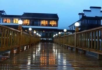 Luxiang Gucun Holiday Hotel4