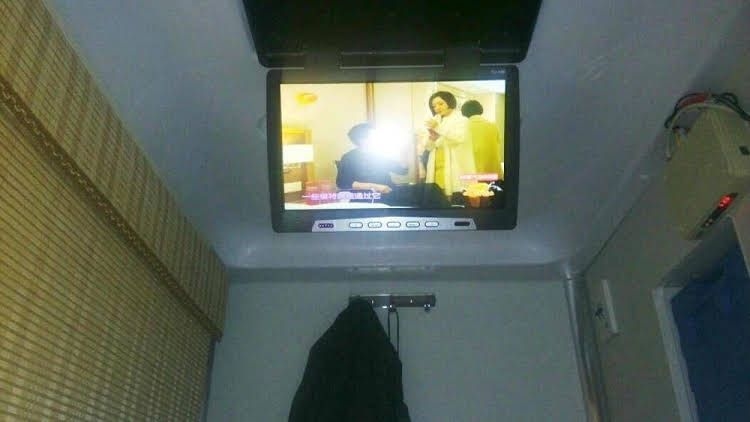 Simple Capsule Hotel2