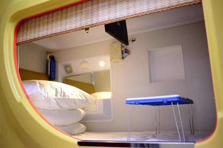 Simple Capsule Hotel4