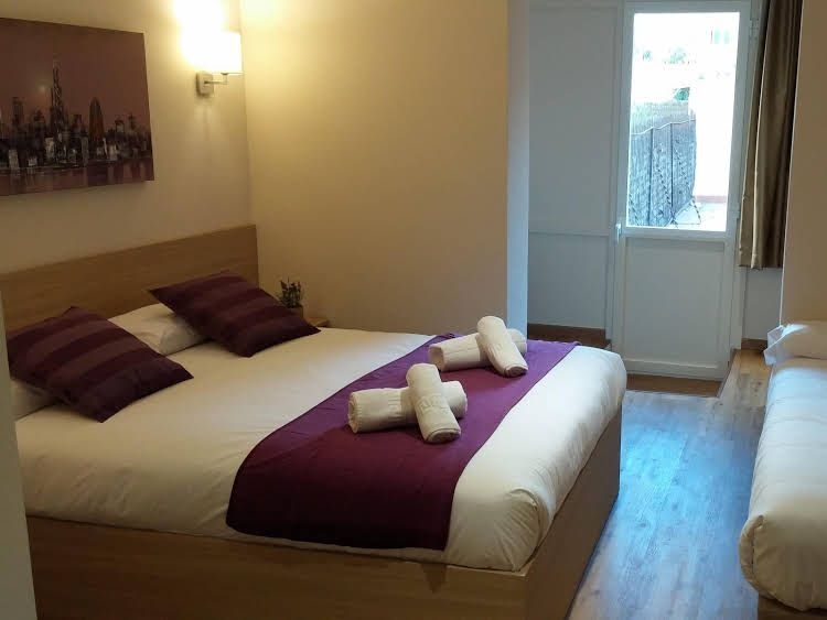 Hostal Barcelona Travel1