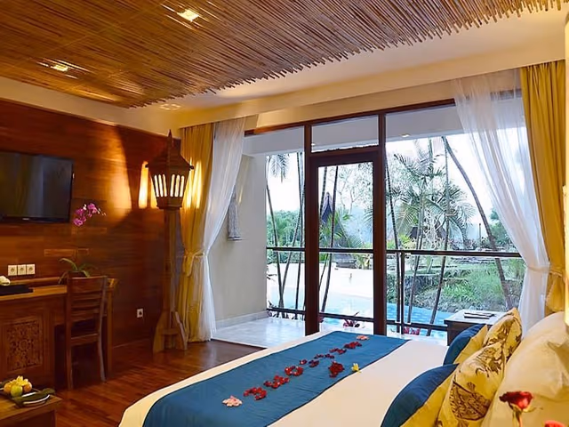 SUITE POOL VIEW