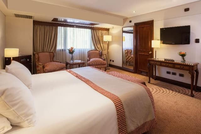DOUBLE KING SIZE BED