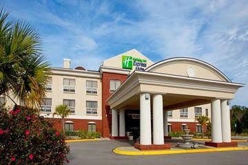 HOLIDAY INN EXPRESS & SUITES Q3