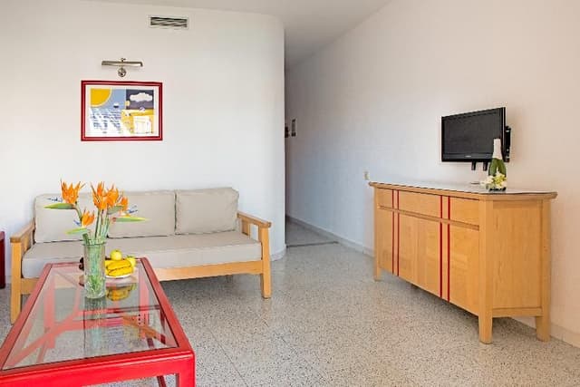 APARTMENT CAPACITY 3