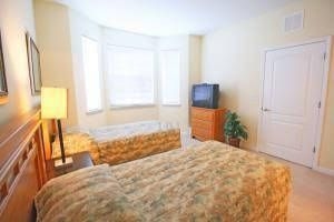 Cane Island Resort - 2 BR Amazing Condo with Balcony and Lake View! - FVV 406130