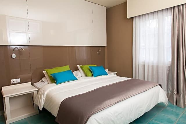 APARTMENT ONE BEDROOM