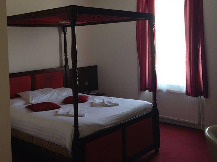 Saracens Head Hotel Saracens Head Hotel