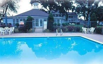 Historic Kent Manor Inn2