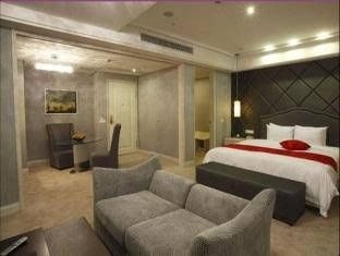 The Q Hotel0