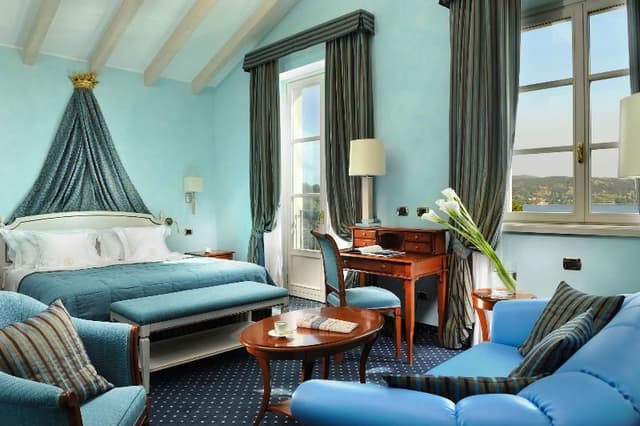JUNIOR SUITE LAKE VIEW