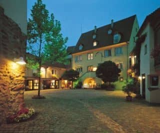 A la Cour D' Alsace A la Cour D' Alsace