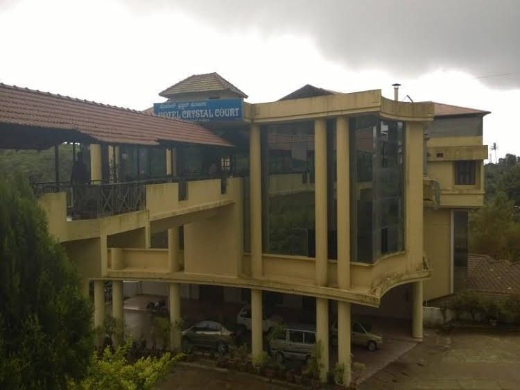 Hotel Crystal Court3