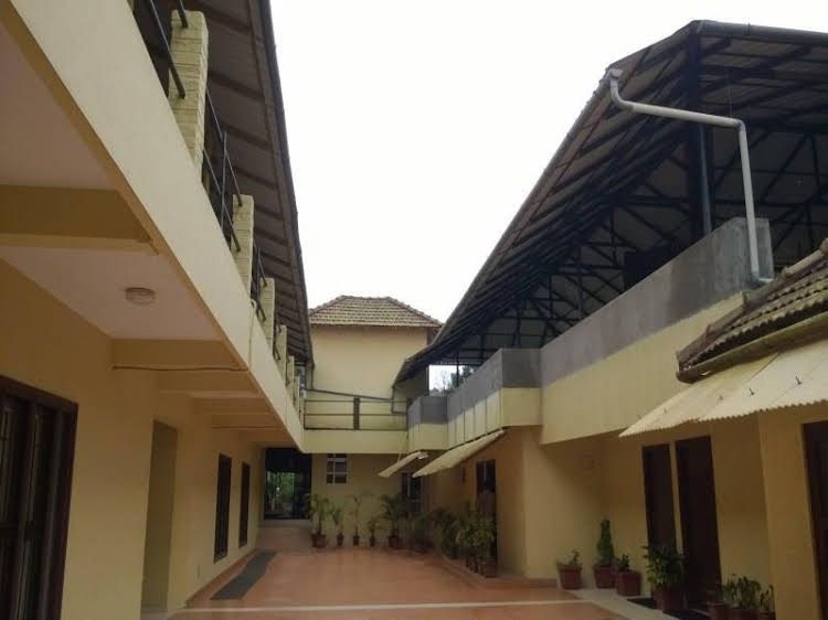 Hotel Crystal Court1