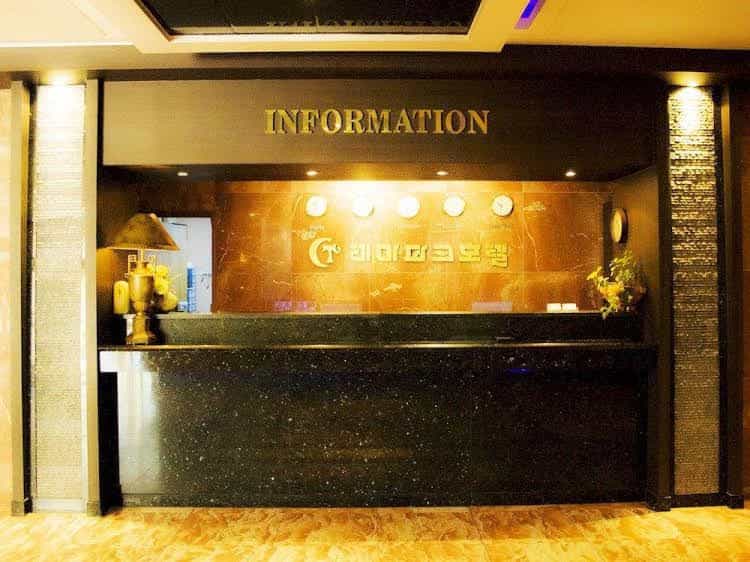 Themepark Tourist Hotel