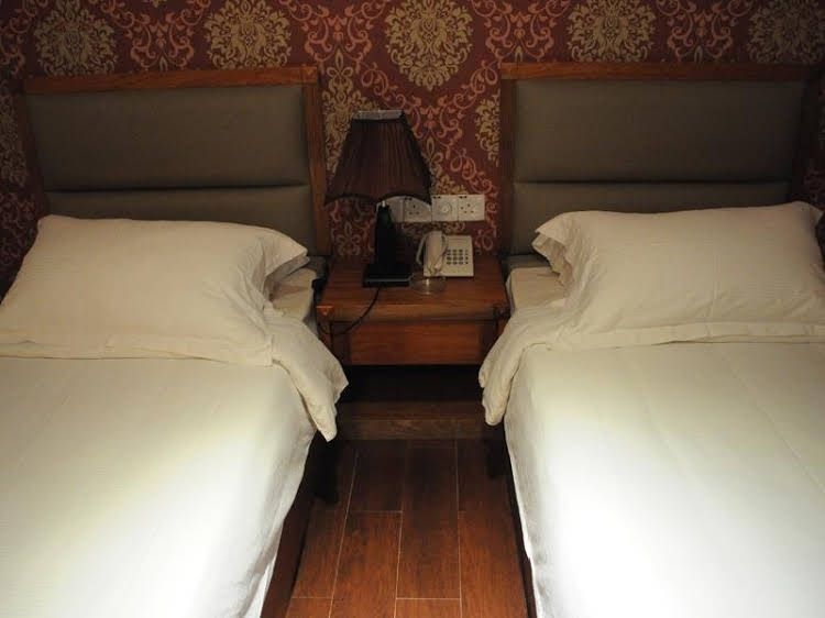 โอโย 998 ควีนซิตี้ โฮเต็ล (Lebuh Queen City Hotel)0