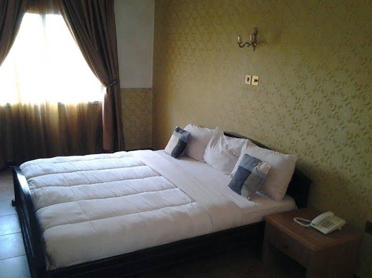 Thornberry Savannah Suite Hotel4