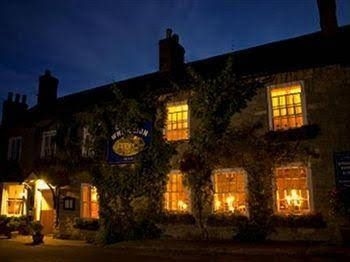 เดอะ ไวท์ ไลอ้อน อินน์ (The White Lion Inn)2