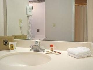 Super 8 Motel - Three Rivers2