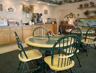 Super 8 Motel - Three Rivers