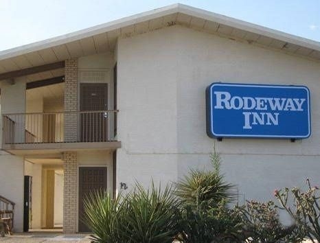 Rodeway Inn Whites City4