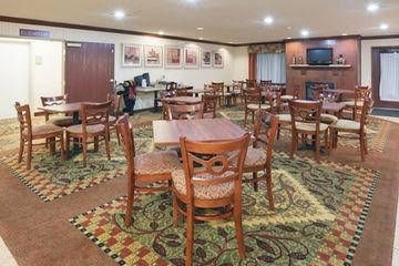 HOLIDAY INN EXP RENSSELAER3