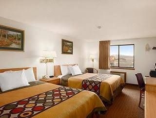 Super 8 Motel - Cody2