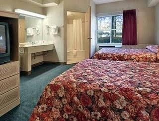 Ramada Limited Forest Park4