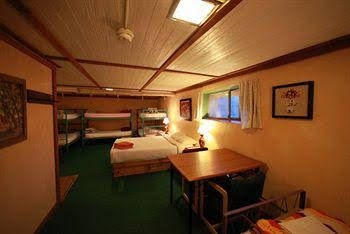 SnowMansion Taos Hostel Ski Lodge Inn & Campground0