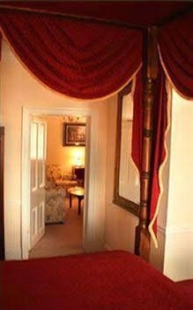 Middleburg Country Inn3