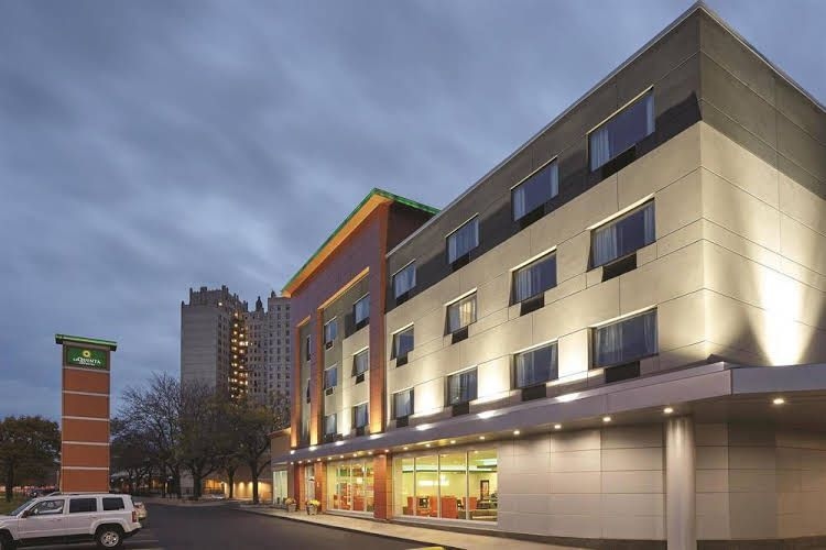 La Quinta Inn & Suites Chicago - Lake Shore0