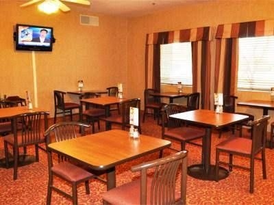 Holiday Inn Express Artesia1