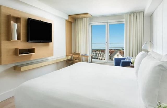 SUITE KING SIZE BED