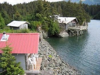 Alaska Dancing Eagles Cabin Rental2
