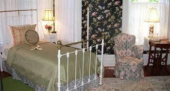 The Grove - The Inn on Harlee2