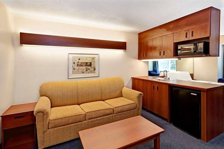 Microtel Inn and Suites Bremen0