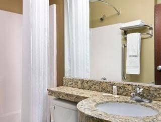 Microtel Breaux Bridge3