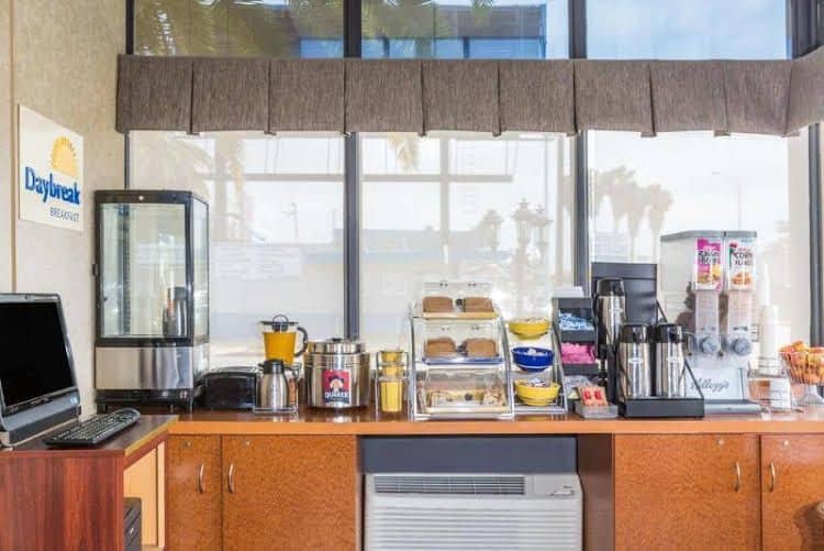 Days Inn Los Angeles/Airport Center/LAX/Venice Bea Days Inn Los Angeles/Airport Center/LAX/Venice Bea