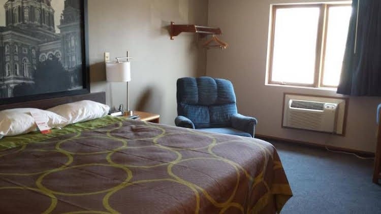 Super 8 Motel - Pella4