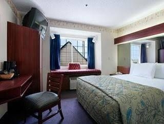 Microtel Detroit/Roseville4