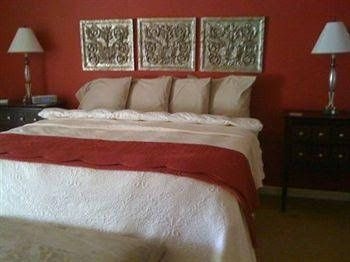 Cart Barn Inn at Yoda Creek1