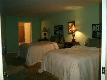 Cart Barn Inn at Yoda Creek0