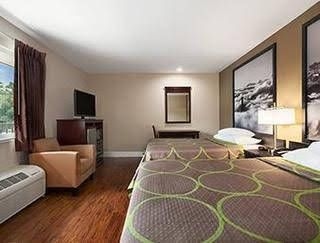 Super 8 Motel - Martinez1