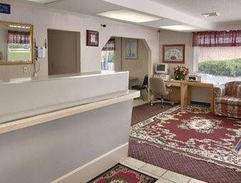 Town and Country Inn Suites Spindale0