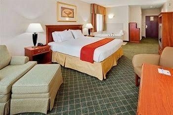 Holiday Inn Express Gibson2