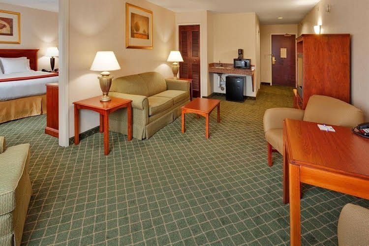 Holiday Inn Express Gibson3