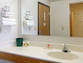 Super 8 Motel Washburn WI1