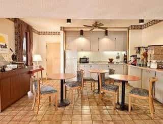 Days Inn Clinton-Presbyterian College