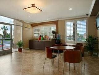 Days Inn & Suites Days Inn & Suites