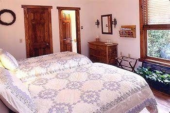 The Minturn Inn0